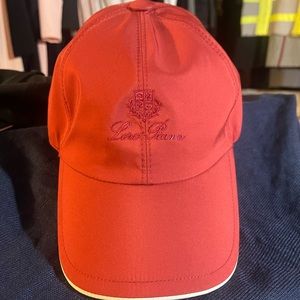 Loro piana Baseball Cap

Technical Fabric - Storm System®

Made in Italy